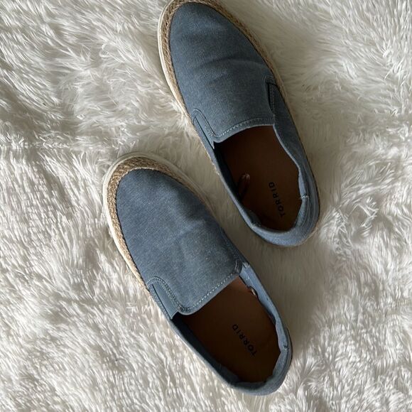 **Trending**TORRID Chambray Denim Slip-On Canvas Sneakers, Size 7 W, GUC. - Picture 5 of 5